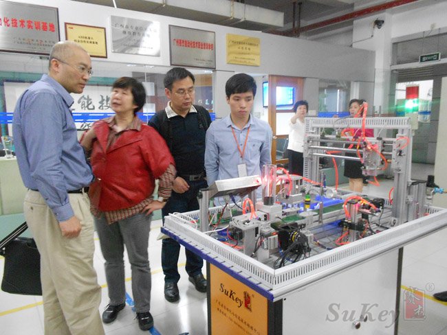 中国机电一体化技术应用协会王军会长来中心指导。